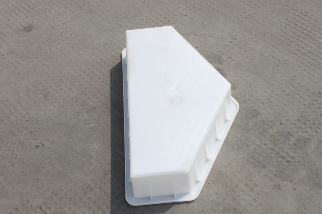 使用河道護(hù)坡磚模具建設(shè)水利護(hù)坡時的注意事項(xiàng)