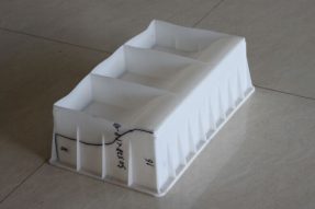 使用混凝土路側(cè)石塑料模具澆筑路側(cè)石過程中能否確定水泥混凝土配比？